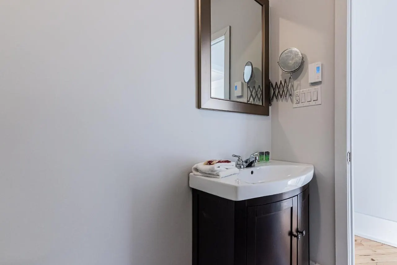 Welcoming And Homey Unit Near Mount Royal By Denstays Montreal